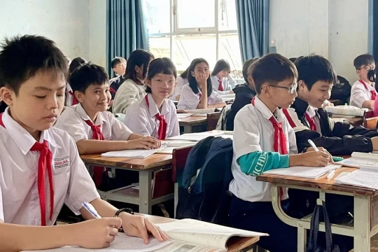 Trường học sau bão lũ: Cộng đồng sẻ chia, cổng trường rộng mở