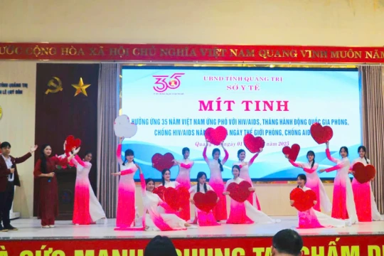 Học sinh Quảng Trị tham gia hưởng ứng Tháng hành động phòng, chống HIV/AIDS