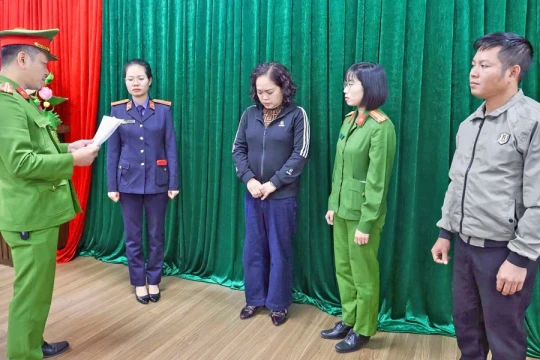 Bắt tạm giam 2 cán bộ thuế nhận 4,3 tỷ đồng hối lộ