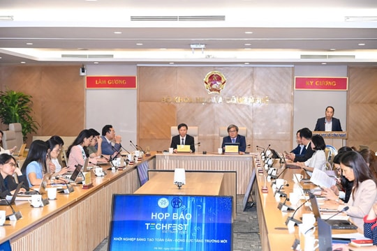 TECHFEST lần đầu tổ chức tại phố đi bộ Hồ Hoàn Kiếm