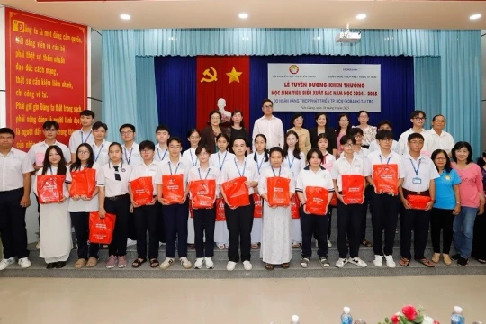 Đẩy mạnh công tác xóa mù chữ, xây dựng xã hội học tập trong kỷ nguyên số