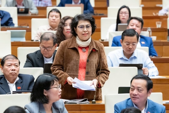 "Tuyển dụng điều dưỡng, hỏi tiêm nghiêng bao nhiêu độ không trả lời được"