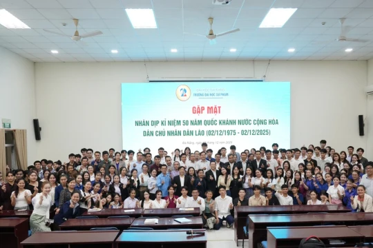 Ấm áp Quốc khánh Lào trong lớp học Việt Nam