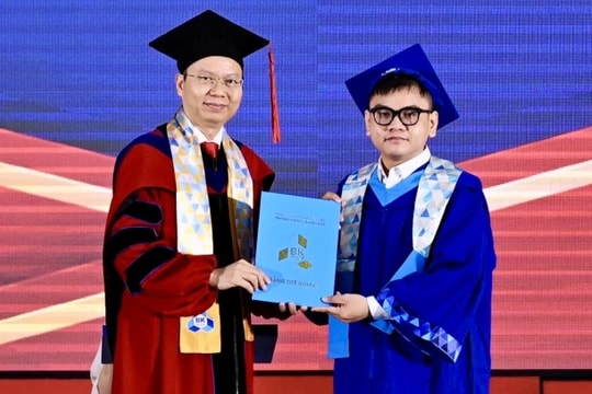 Tốt nghiệp xuất sắc Bách khoa sau hai năm bỏ học, chạy xe ôm