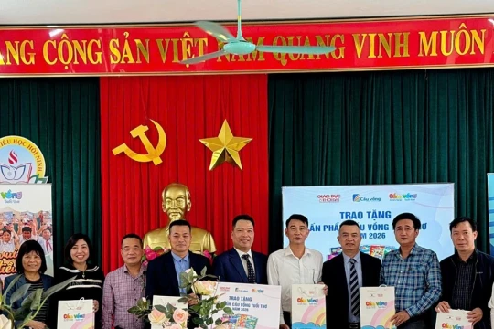 Nuôi dưỡng ước mơ, gieo niềm tin cho học sinh nơi quê nhà