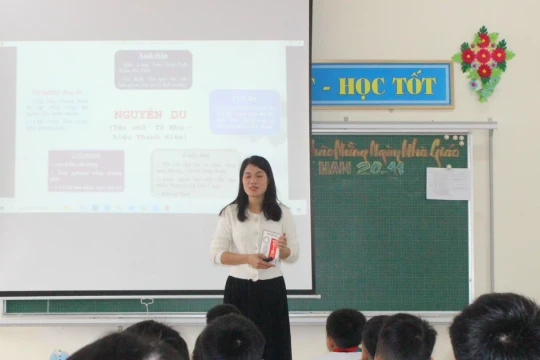 Tiếp nối tinh thần 'Bình dân học vụ' trong thời đại chuyển đổi số