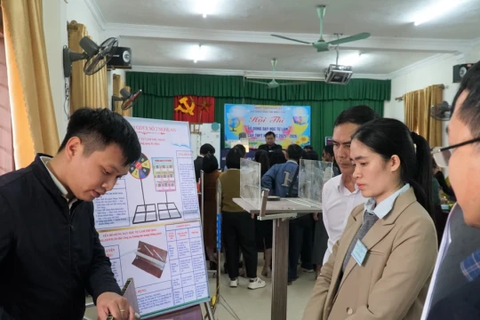 Nhiều sản phẩm AI tại Hội thi 'Đồ dùng dạy học tự làm' GDTX tỉnh Nghệ An