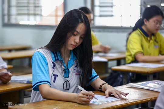 Gấp rút chuyển hướng vì đại học 'xóa sổ' tổ hợp truyền thống