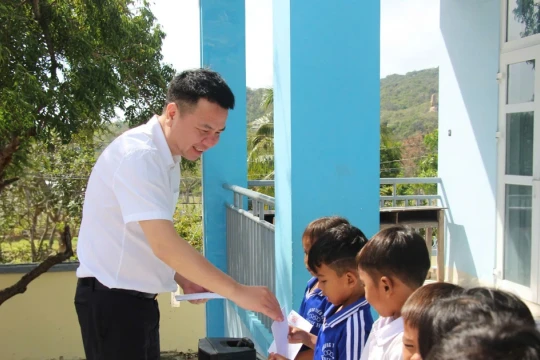 Học bổng 'Tiếp sức tới trường': 18 năm đồng hành với học sinh nghèo vượt khó