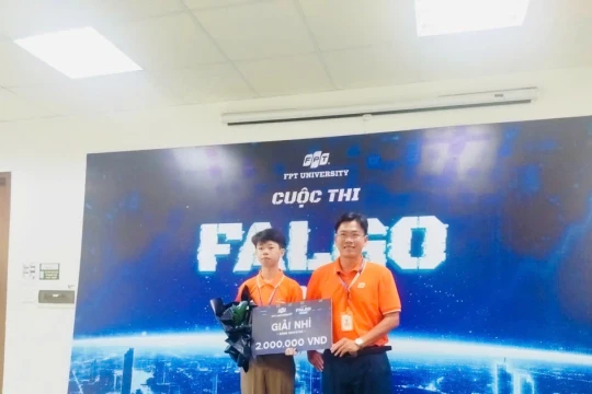 Nam sinh lớp 10 mê lập trình vừa học phổ thông, vừa học chương trình đại học