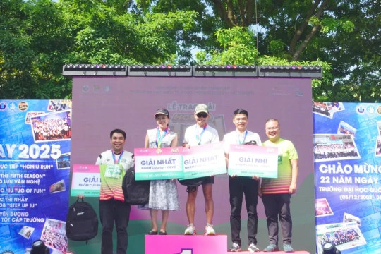 Giáo sư NASA “cháy” cùng giải chạy sinh viên