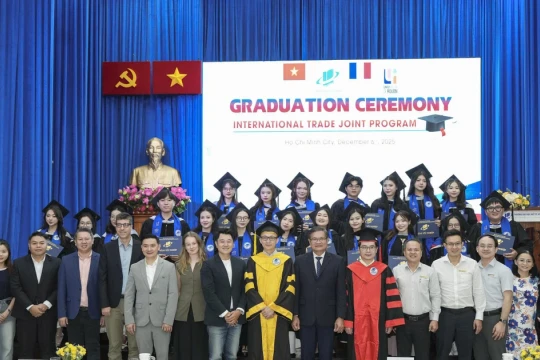 54 cử nhân hoàn thành chương trình liên kết Việt - Pháp tại Trường ĐH Mở TPHCM