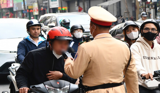 CSGT phát hiện hàng ngàn tài xế vi phạm nồng độ cồn chỉ trong một khung giờ tối 5-12