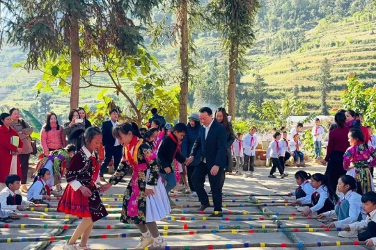 Tuyên Quang đặt mục tiêu 100% trường học có 'không gian văn hóa'