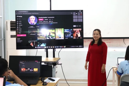 Giáo viên ở Cà Mau sử dụng AI bảo tồn và phát huy di sản truyện Bác Ba Phi