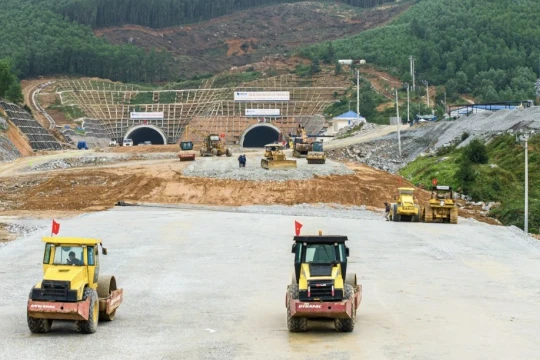 Thủ tướng phê bình 34 bộ, ngành, địa phương giải ngân đầu tư công chậm trễ