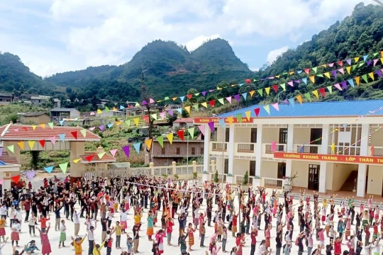 Xóa điểm trường lẻ, chăm lo tốt hơn cho học sinh vùng cao biên giới