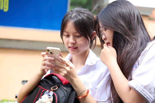 Học sinh khối C00 hoang mang khi bị nhiều trường đại học lớn "quay lưng"