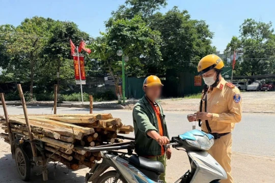 Hà Nội xử lý vi phạm an toàn giao thông: Làm nghiêm, không 'vùng cấm'