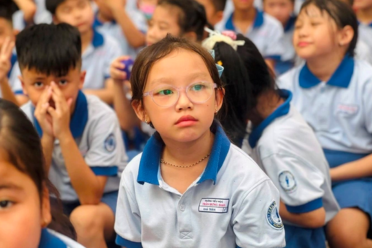 Học sinh vào lớp 1, lớp 6 ở TPHCM cần lưu ý gì khi nộp hồ sơ?