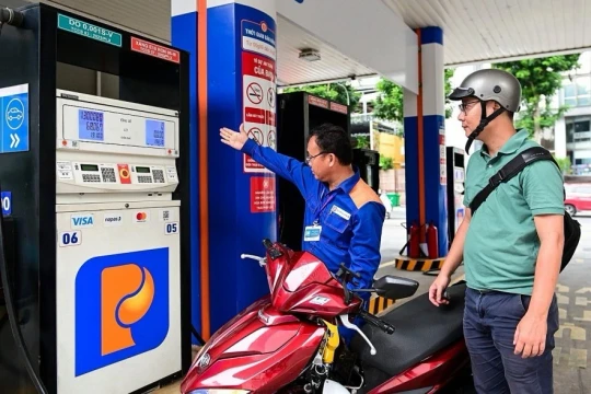 Giá xăng ngày mai dự báo quay đầu giảm sâu