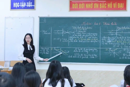 Nâng phụ cấp ưu đãi nghề 70% với giáo viên và 30% cho nhân viên