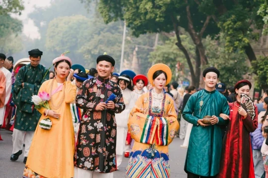 Bản sắc Việt từ cổ phục đám cưới truyền thống