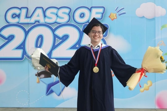 Thủ khoa 8.0 IELTS từng chật vật với tiếng Anh