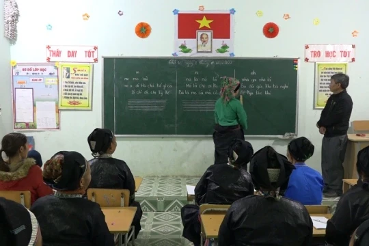 Điểm tựa để thực hiện hiệu quả chương trình xóa mù chữ