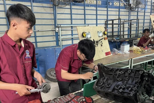 Hướng nghiệp thời đại số: Tìm lời giải cho 'bài toán' hút Gen Z