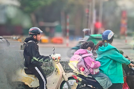 Phụ huynh xin nghỉ học cho con: Đừng để con trẻ ‘bóc mẽ’ người lớn