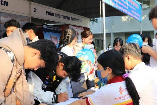 Sở GD&ĐT TPHCM dự kiến sáp nhập, tổ chức lại nhiều trường Cao đẳng, Trung cấp