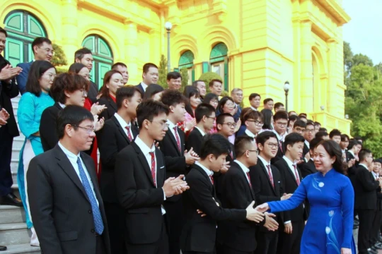 Gặp mặt, tuyên dương học sinh đoạt giải Olympic và KHKT quốc tế năm 2025