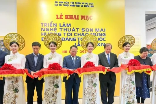 Triển lãm nghệ thuật sơn mài chào mừng Đại hội Đảng toàn quốc lần thứ XIV