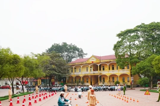 Phú Thọ tăng cường tuyên truyền, hướng dẫn kỹ năng lái xe an toàn cho học sinh