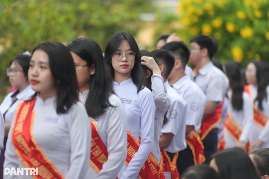 Da mặt không bị mụn nặng mới được xét tuyển vào một ngành học hot