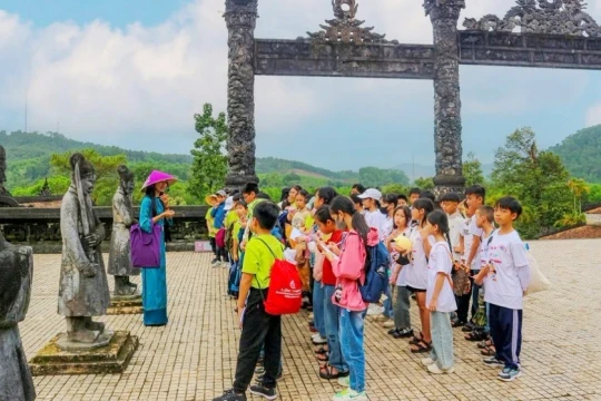 Giáo dục di sản - gieo mầm tình yêu truyền thống trong thế hệ trẻ