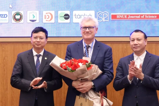 Hơn 300 nhà khoa học bàn cách thích ứng giáo dục trước làn sóng trí tuệ nhân tạo