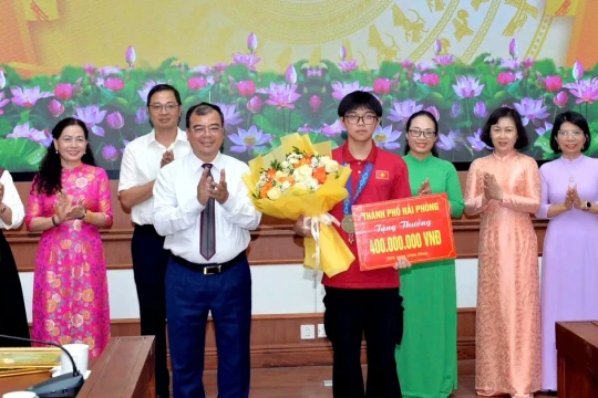 Hải Phòng thưởng học sinh đạt giải cao thi quốc tế tới mức nửa tỉ đồng