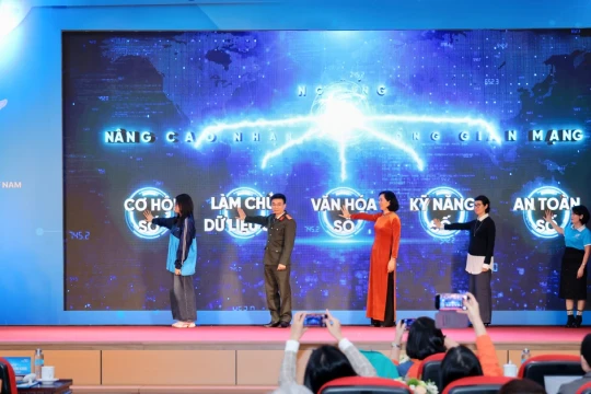 Nâng cao nhận thức để phụ nữ làm chủ không gian số