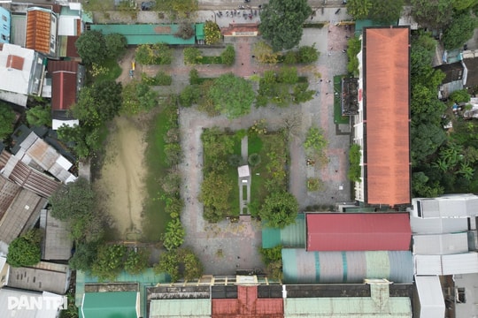 Dấu tích "giáo trình sống" hiếm hoi còn lại trong khuôn viên trường học