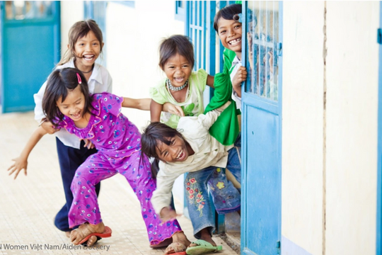 Hỗ trợ trẻ em dân tộc thiểu số tài liệu, kinh phí mua đồ dùng học tập