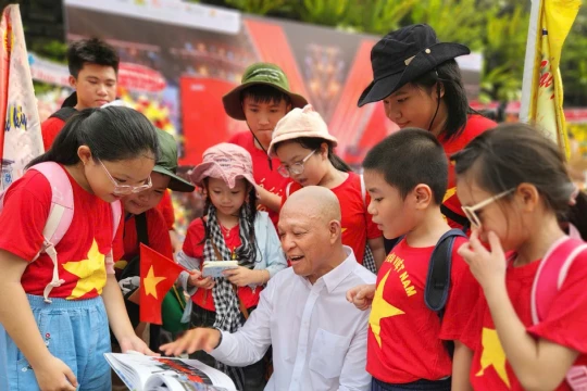 Ba thập niên cầm máy và hành trình kể chuyện đất nước bằng hình ảnh