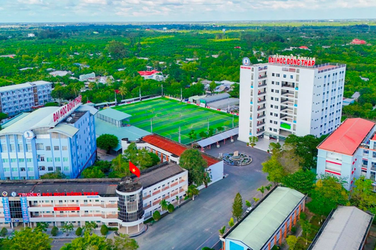 Vừa đạt chuẩn giáo sư, giảng viên nhận ngay 500 triệu đồng tiền thưởng