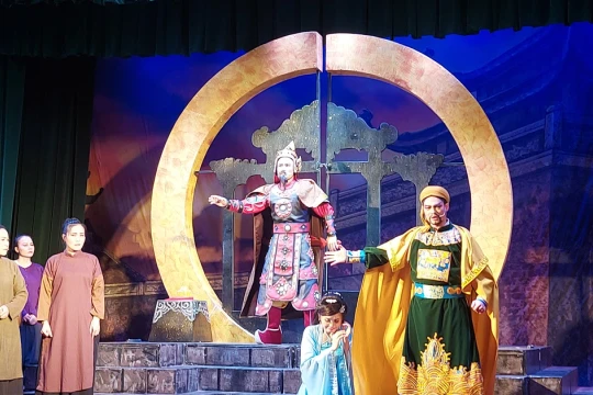 Thầy già, con hát cũng già!