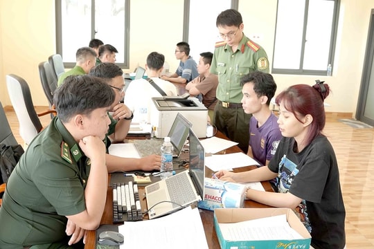 Hàng chục người bỏ chạy từ nhà ăn của công ty, kết thúc chuỗi ngày sống trong "địa ngục"