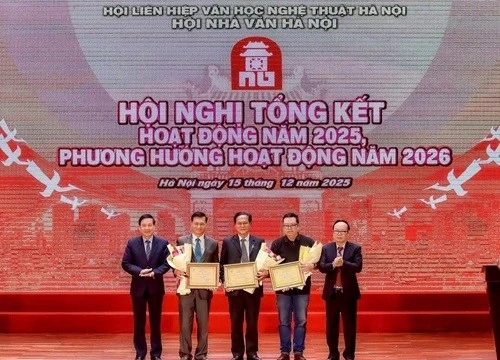 Hội Nhà văn Hà Nội tôn vinh 3 tác phẩm xuất sắc