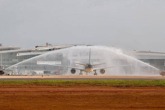 Cột mốc quan trọng trong vận hành: Sân bay Long Thành đón chuyến bay thương mại đầu tiên
