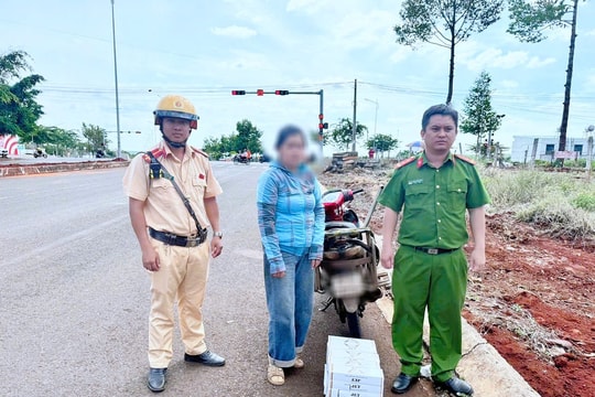 Bí mật trong cốp xe của người phụ nữ U50