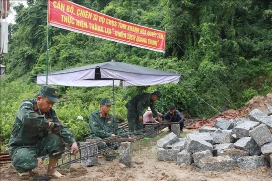 Viết tiếp câu chuyện nhân ái sau lũ dữ